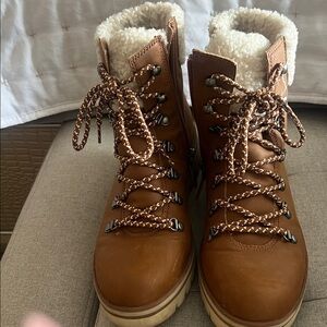 Cozy Brown Lace-Up Winter Boots